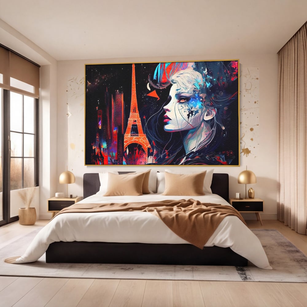Tablou canvas cu tablou canvas cu femeie si turnul eiffel, in rama de aluminiu auriu, pe perete intr-un dormitor